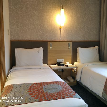 Holiday Inn Express Hyderabad Banjara Hills, An Ihg Hotel Экстерьер фото