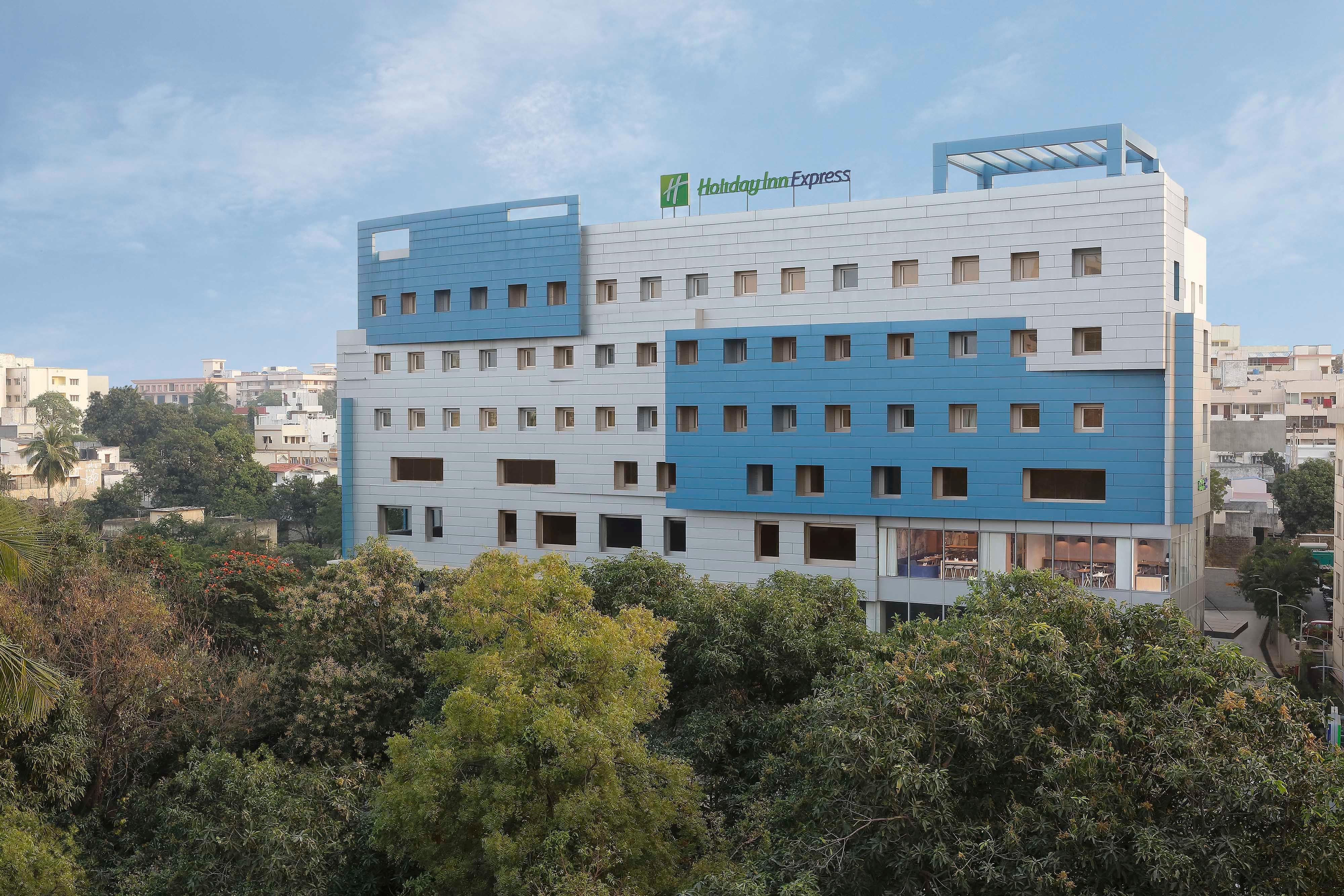 Holiday Inn Express Hyderabad Banjara Hills, An Ihg Hotel Экстерьер фото